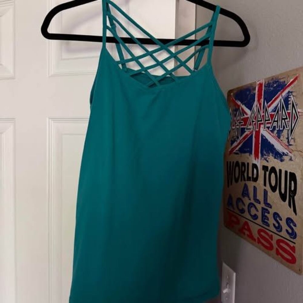 Torrid Strappy Back Lattice Cami - Size 1 (1X)
Women's Torrid cami in vibrant
